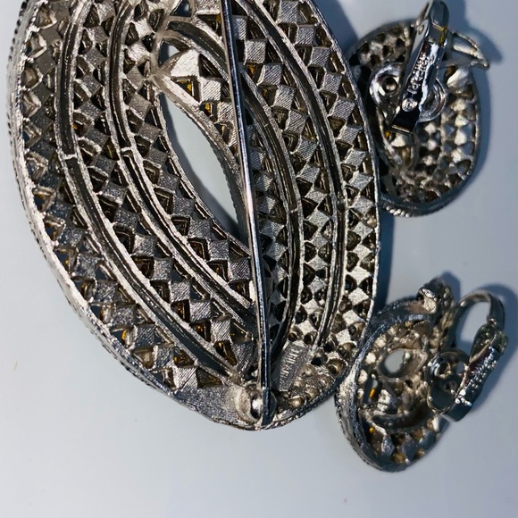 Trifari Crown 1960’s Modernist Brooch and Earrings Made in the USA - Picture 5 of 5